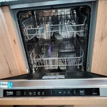 Comfortable ! Stylish ! Fully Air Conditioned ! アパート サーナ