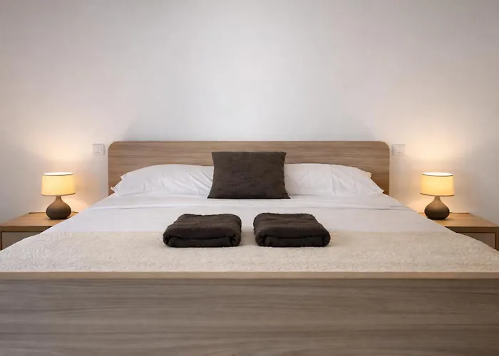 Comfortable ! Stylish ! Fully Air Conditioned ! Apartment *