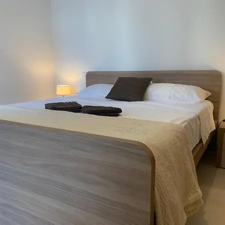 Lejlighed Comfortable ! Stylish ! Fully Air Conditioned ! Sannat