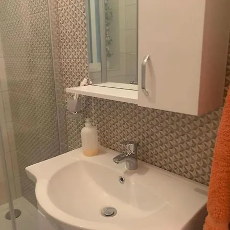 Apartment Comfortable ! Stylish ! Fully Air Conditioned !