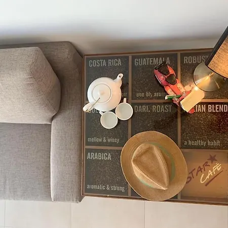 Lejlighed Comfortable ! Stylish ! Fully Air Conditioned !