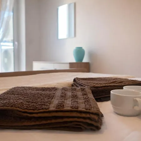 Comfortable ! Stylish ! Fully Air Conditioned ! Appartamento Sannat