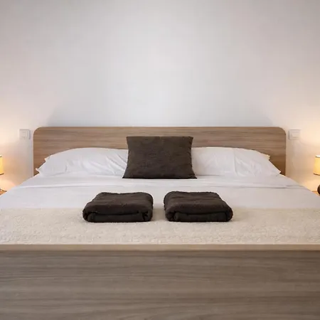 Comfortable ! Stylish ! Fully Air Conditioned ! Daire *
