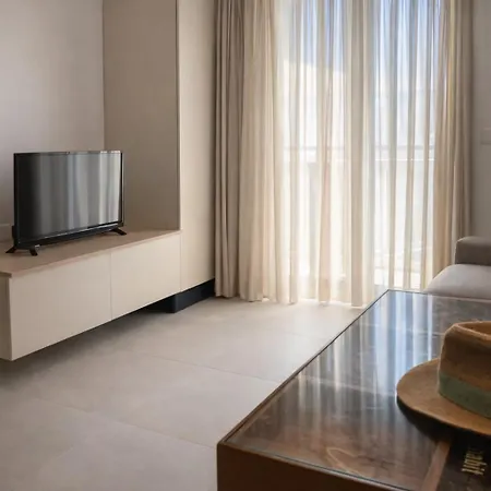 Comfortable ! Stylish ! Fully Air Conditioned ! * سانّات