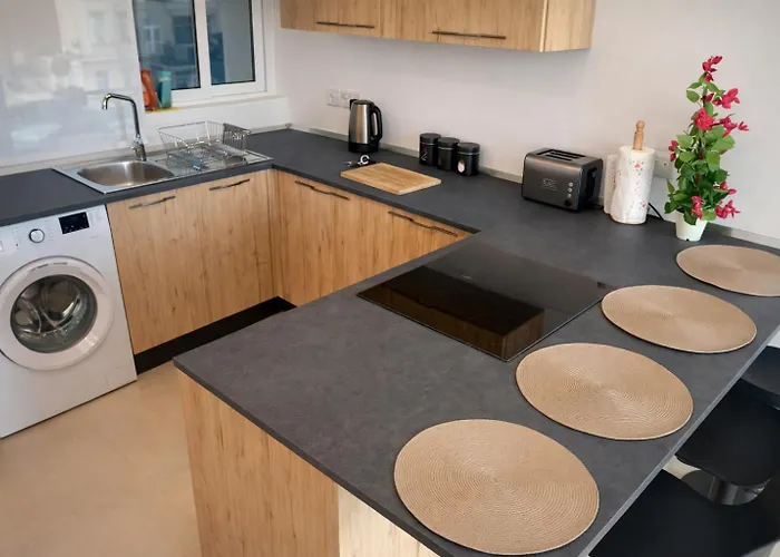 Comfortable ! Stylish ! Fully Air Conditioned ! Appartamento *